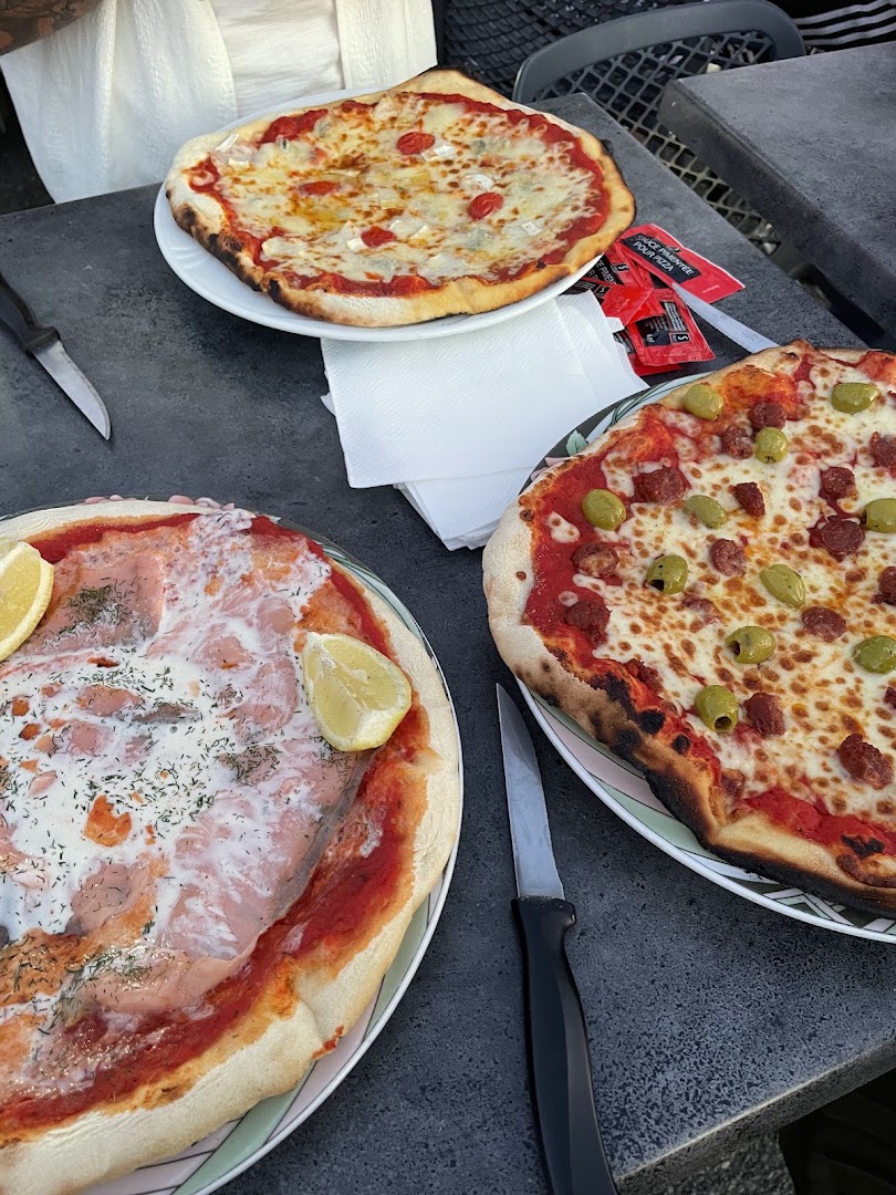 Pizza Calabria · Photos 4